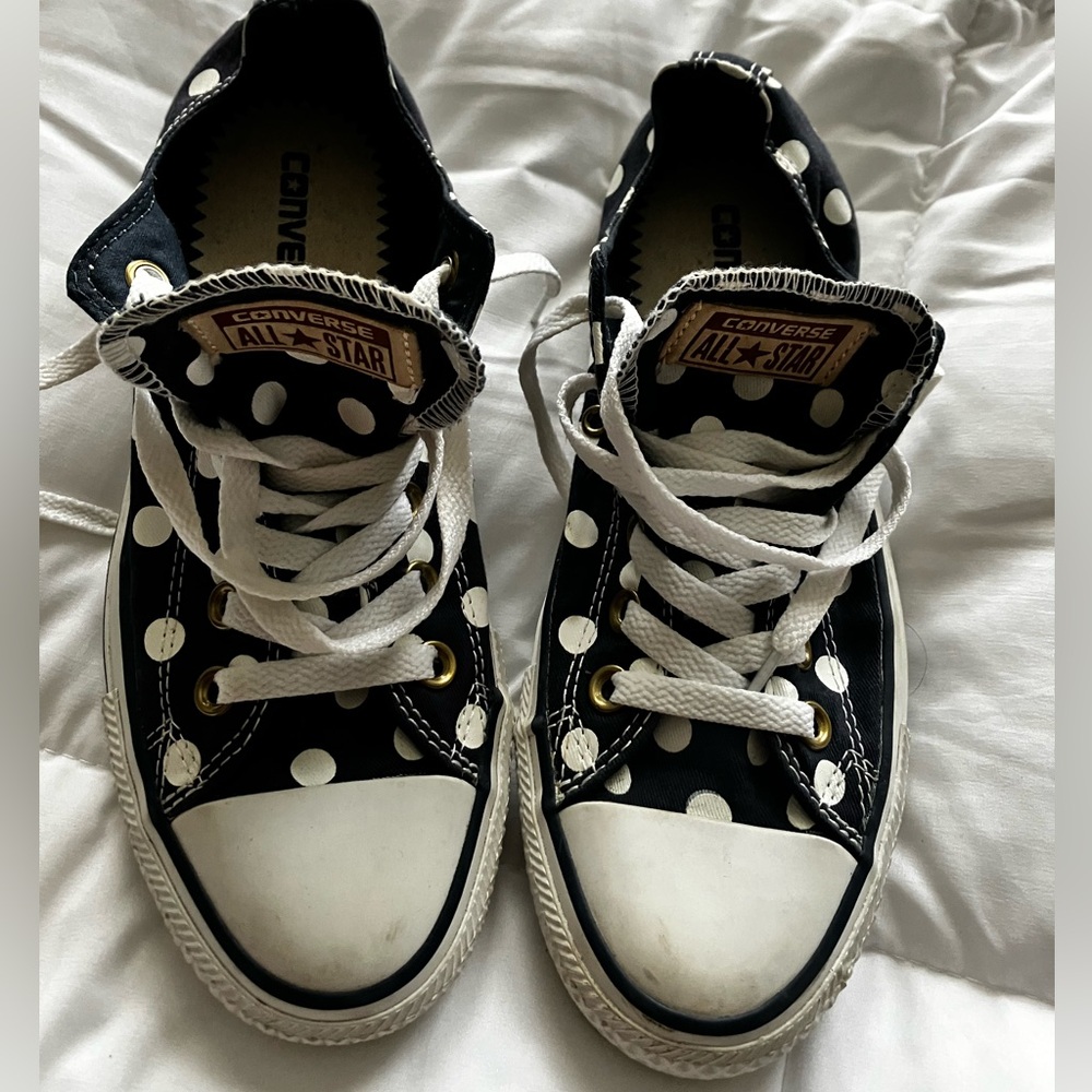 Brand new converse Navy Blue Polka Dot Size 7 Women’s